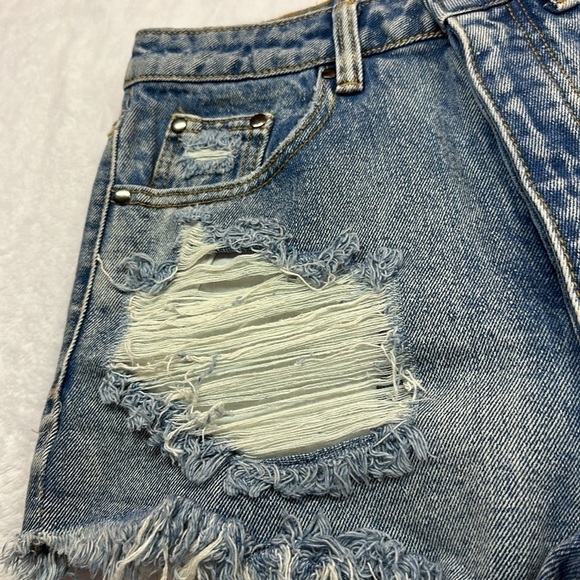 Signature8 Destroyed Five Pocket Button Fly Shorts Small - Picture 3 of 6